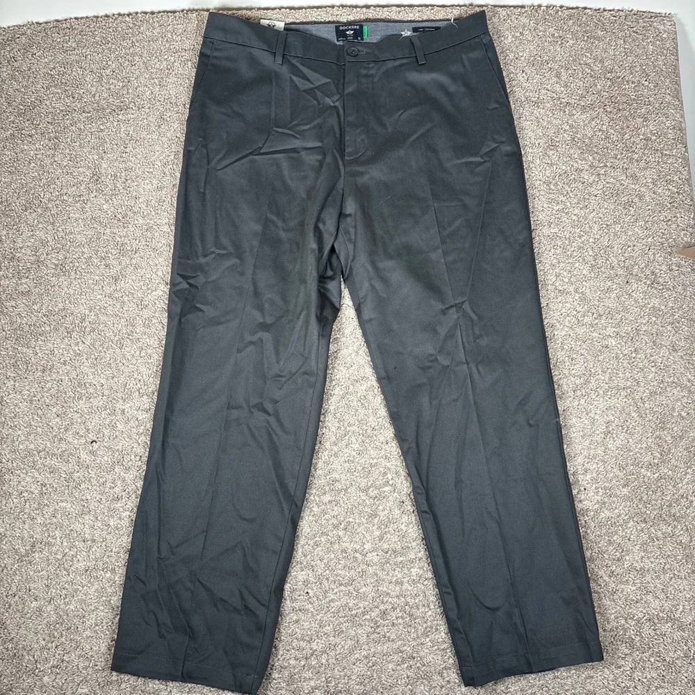 Dockers Mens Classic Fit Signature Iron Free Khaki Pants Size 36x29 Gray